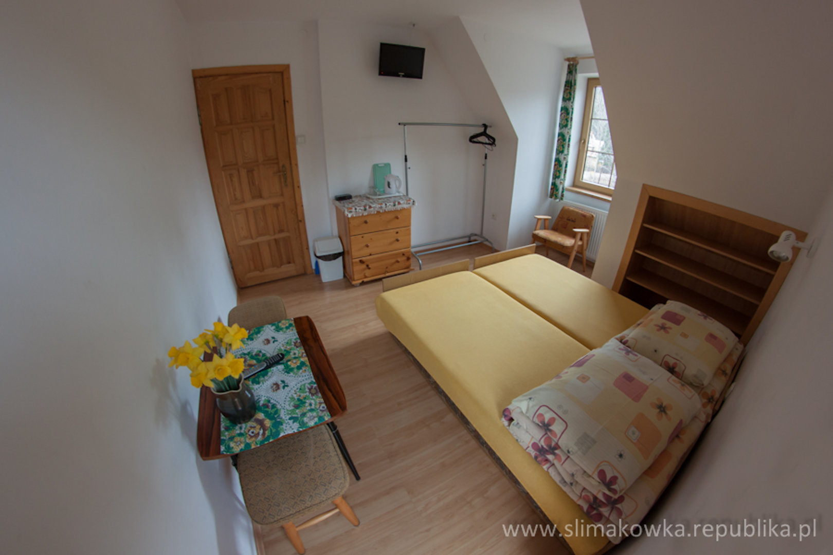 Pok&oacute;j Dwuosobowy z 1 lub 2 ł&oacute;żkami i wsp&oacute;lną łazienką